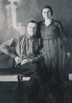 Юрга. Костяевы Василий Алексеевич и Матрёна Трофимовна 1930 год